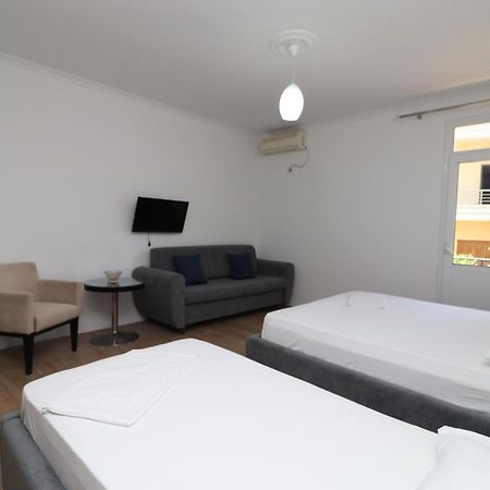 Hotel Kristal Vlorë Exteriér fotografie