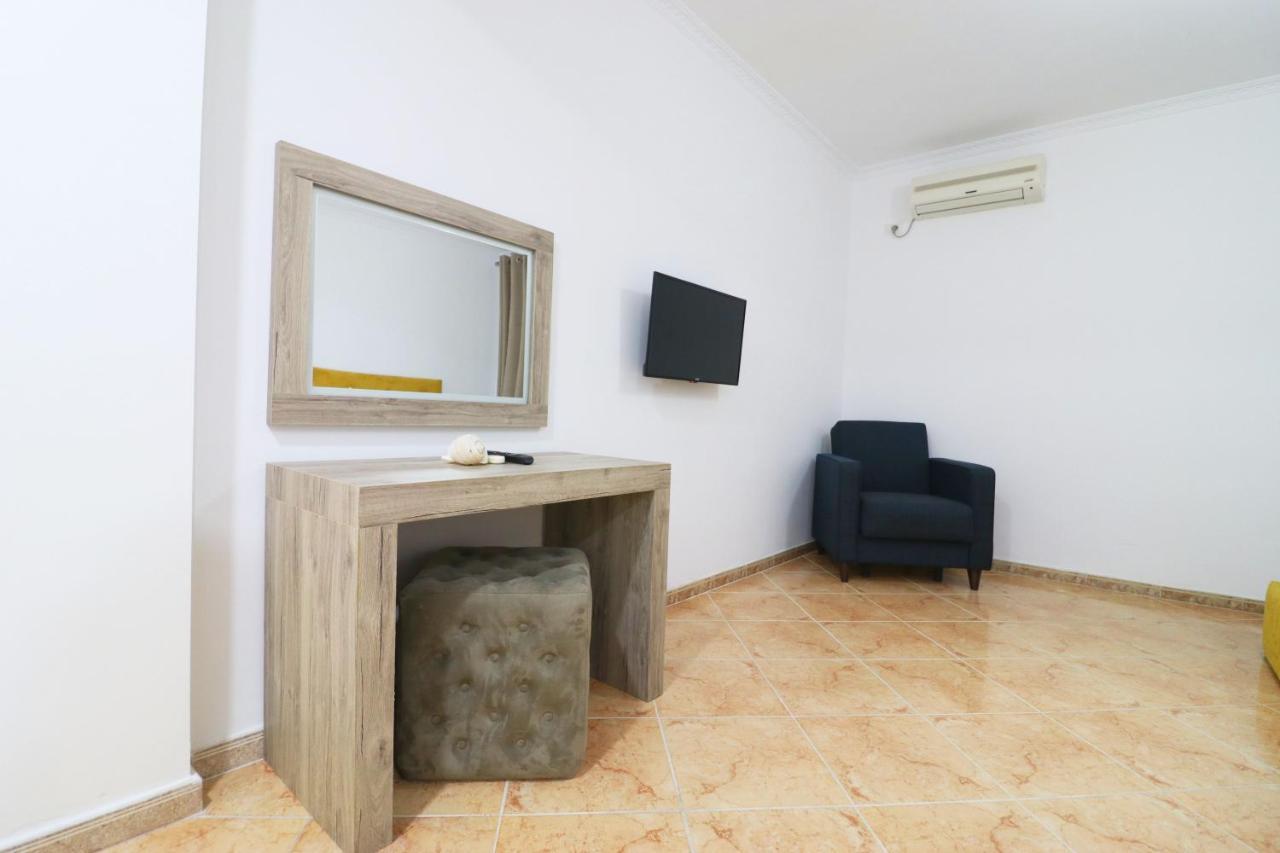 Hotel Kristal Vlorë Exteriér fotografie