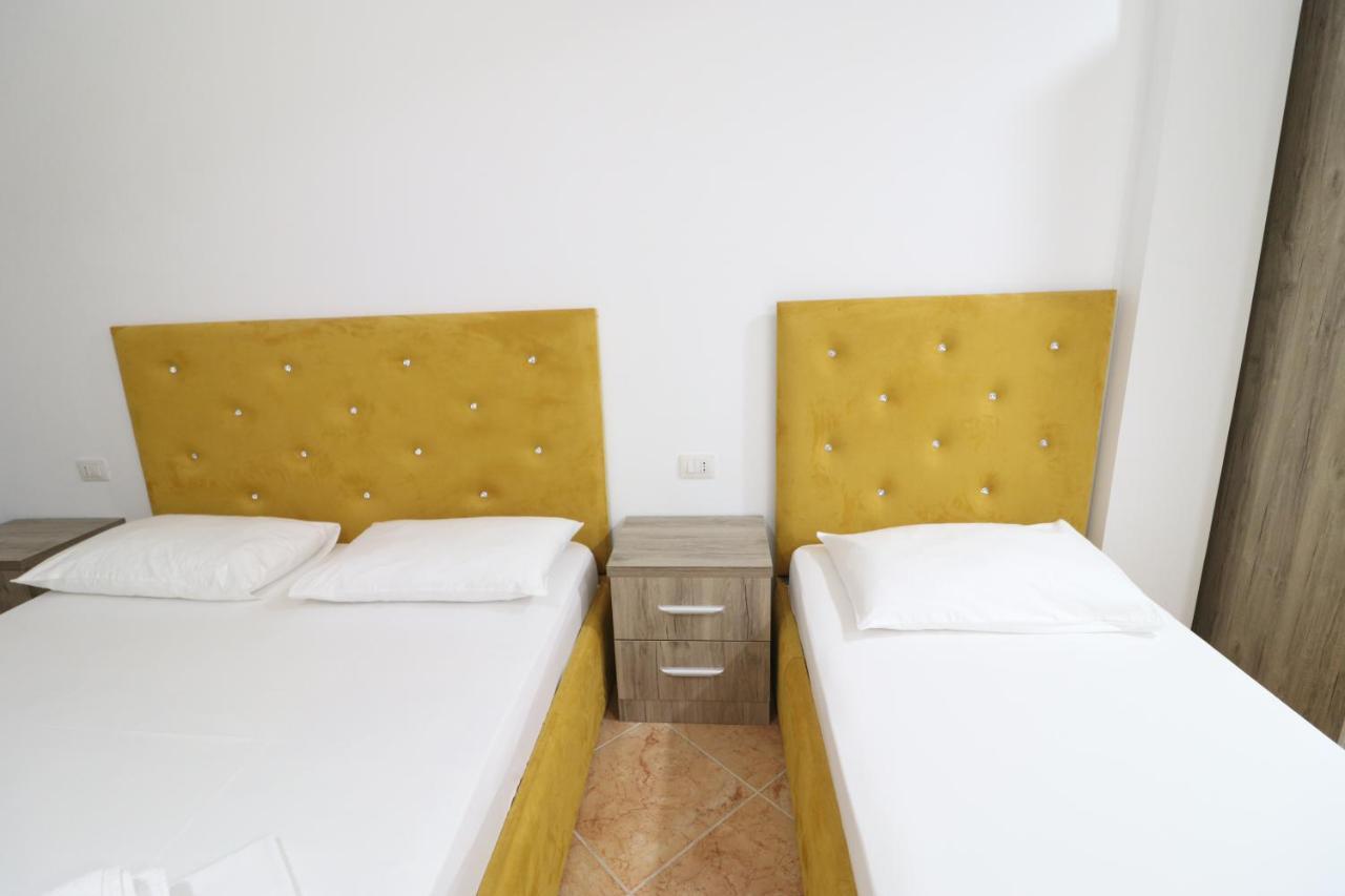 Hotel Kristal Vlorë Exteriér fotografie