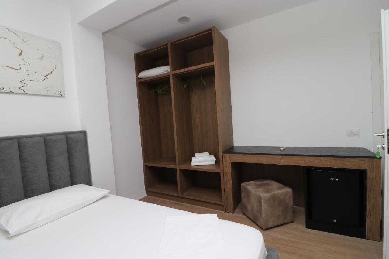 Hotel Kristal Vlorë Exteriér fotografie