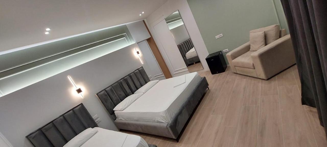 Hotel Kristal Vlorë Exteriér fotografie