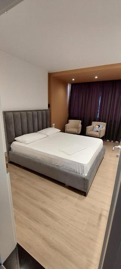 Hotel Kristal Vlorë Exteriér fotografie